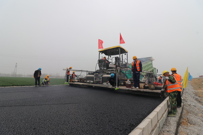 通車倒計(jì)時(shí)！董梁高速寧梁段全線啟動(dòng)作業(yè)，路橋附屬工程助力高效完工